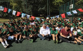 Sarıyerli minik futbolcular turnuva öncesi geleneği bozmadı!