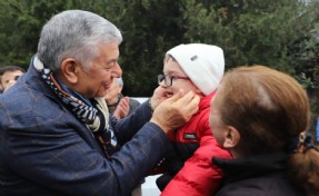 Başkan Şükrü Genç’e miniklerden sevgi seli