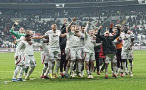 Galatasaray galip geldiği derbide bir ilki gerçekleştirdi